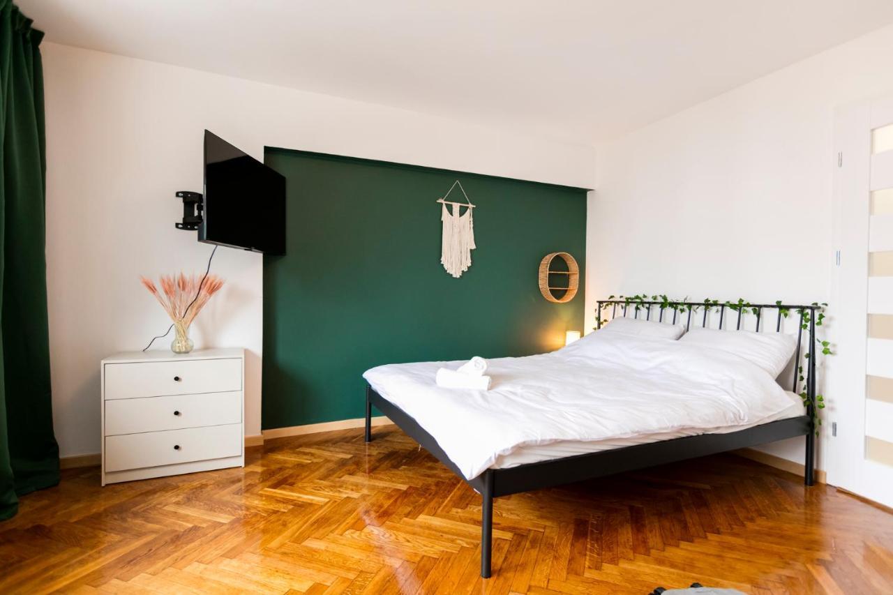 Chmielna - 250M Od Zlotych Tarasow, 350M Od Dworca Centralnego - Wifi - Smart Tv 55 Cali - Better Rental วอร์ซอ ภายนอก รูปภาพ