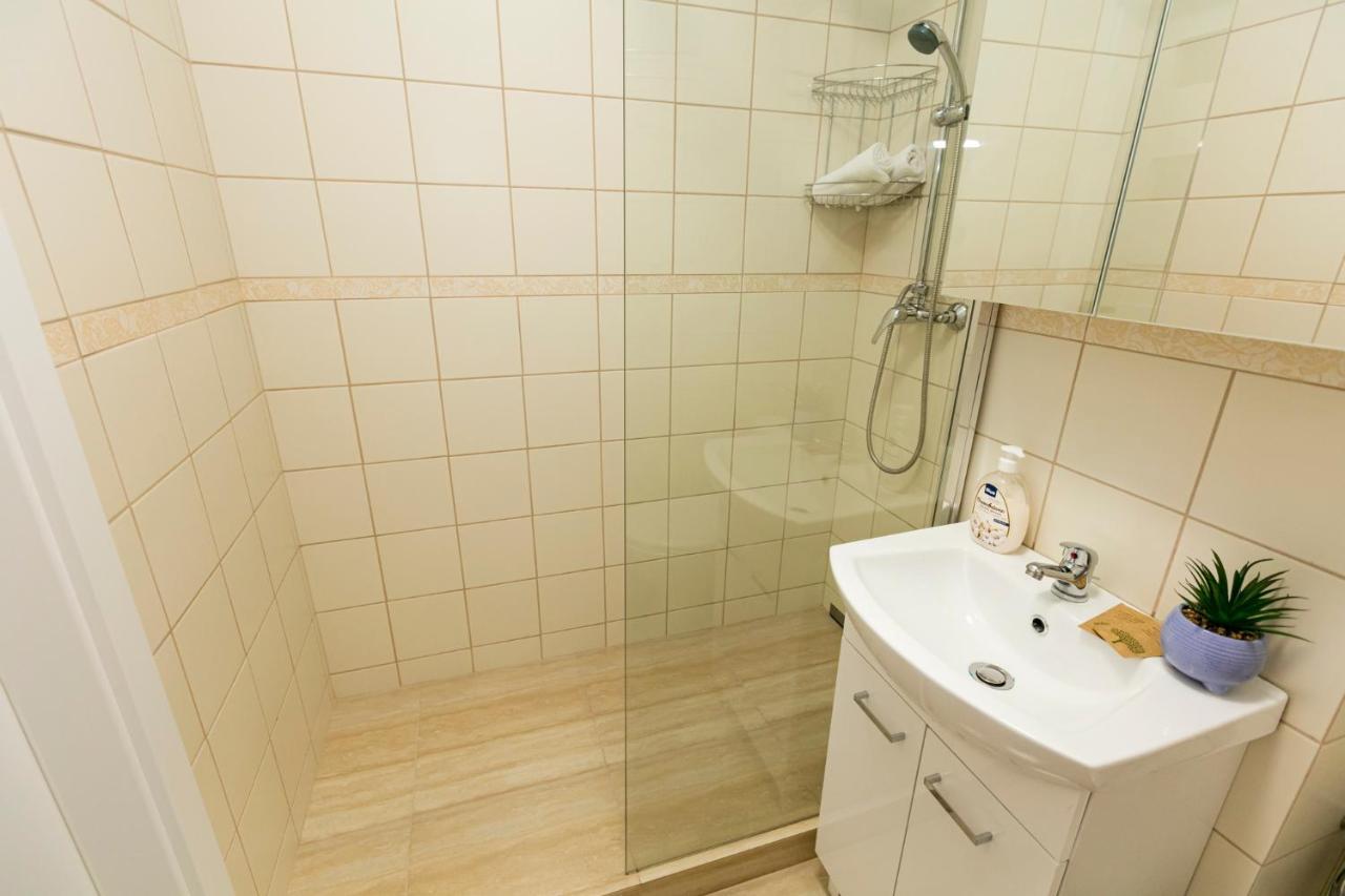Chmielna - 250M Od Zlotych Tarasow, 350M Od Dworca Centralnego - Wifi - Smart Tv 55 Cali - Better Rental วอร์ซอ ภายนอก รูปภาพ
